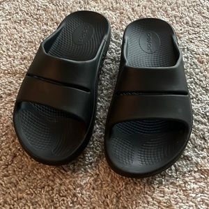 oofos slides